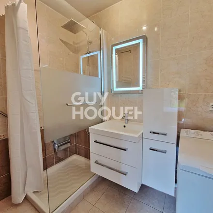 Rent this 2 bed apartment on 3 Rue de Verdun in 78590 Noisy-le-Roi, France