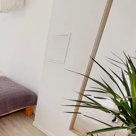 Rent this 1 bed apartment on Zum gemütlichen Schotten in Sybelstraße 43, 10629 Berlin