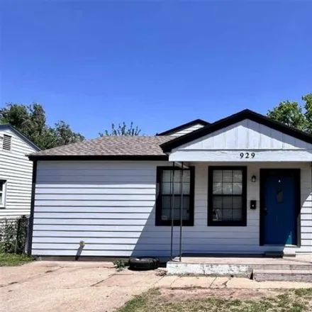 Buy this 4 bed house on 926 Riveria Drive in Ponca City, OK 74601