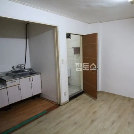 Rent this studio apartment on 서울특별시 강남구 논현동 226-4