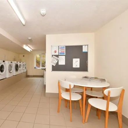 Image 3 - Caterham, Stafford Road, Tandridge, CR3 6TD, United Kingdom - Apartment for sale