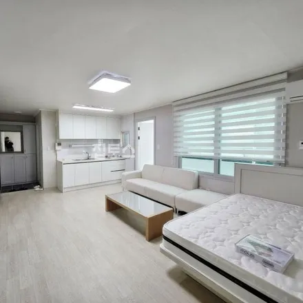 Rent this studio apartment on 서울특별시 강남구 역삼동 777-14
