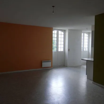 Rent this 3 bed apartment on 4 Rue des Lieutenants Thomazo in 40100 Dax, France