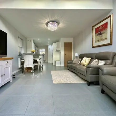Image 3 - Grange Lane, Liverpool, L25 4SA, United Kingdom - Duplex for sale