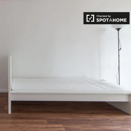 Rent this 3 bed room on Agentur für Arbeit Berlin Mitte in Charlottenstraße 87-90, 10969 Berlin