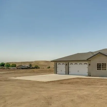 Buy this 3 bed house on 1216 Gretlein Road in Kern County, CA 93308