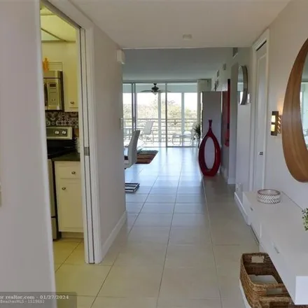 Image 3 - 633 Oaks Drive, Pompano Beach, FL 33069, USA - Condo for sale