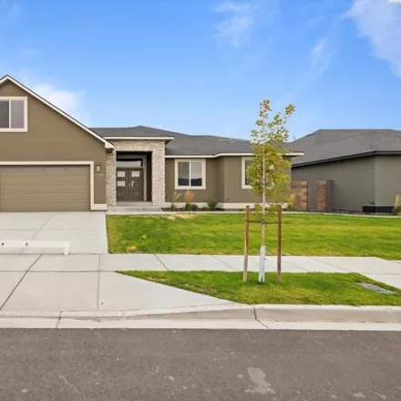 Buy this 4 bed house on West 31st Avenue in Kennewick, WA 99338