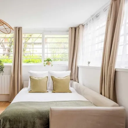 Rent this 7 bed apartment on Paris