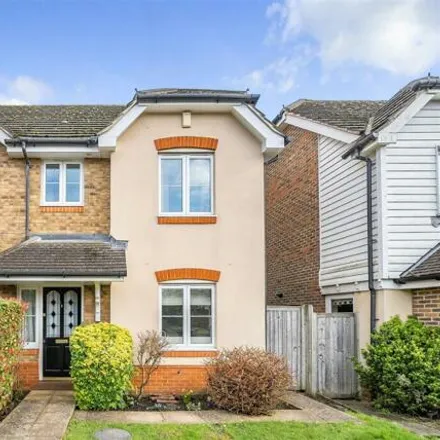 Buy this 3 bed house on Beechfield Place in Maidenhead, SL6 4BQ