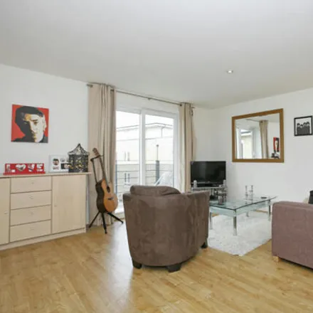 Image 2 - Queensgate House, 1 Hereford Road, Old Ford, London, E3 2FQ, United Kingdom - Room for rent