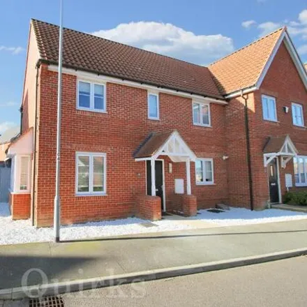 Rent this 3 bed duplex on Dulwich Avenue in Basildon, SS15 6FU