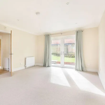 Image 4 - Egdean Walk, Sevenoaks, TN13 3UQ, United Kingdom - House for rent