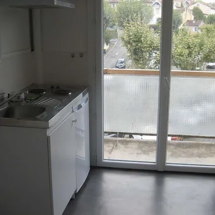 Image 2 - Maison de la Région Occitanie - Auch, Place Jean David, 32000 Auch, France - Apartment for rent