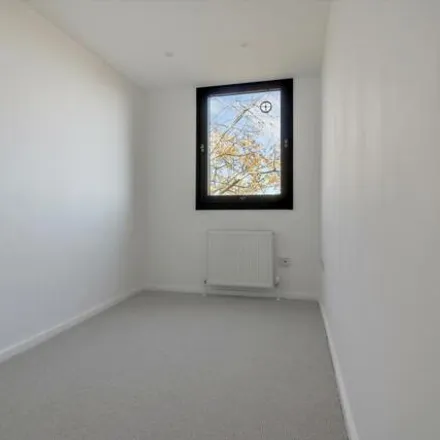 Image 6 - 84-119 Britten Close, London, NW11 7HW, United Kingdom - Apartment for sale