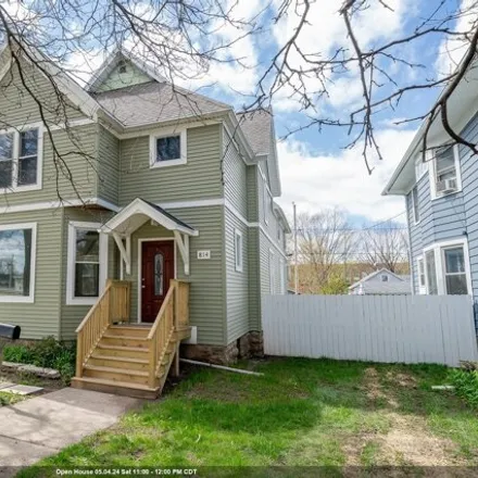 Buy this studio house on 6th Street in Green Bay, WI 54304