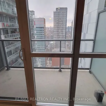 Image 3 - 88 Blue Jays Way, Old Toronto, ON M5V 1K2, Canada - Apartment for rent