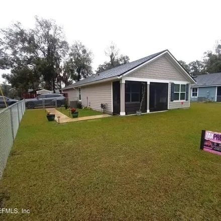Buy this 4 bed house on 119 James Street in Palatka, FL 32177