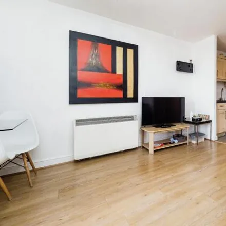 Image 4 - Parham Drive, Eastern Avenue, London, IG2 6LQ, United Kingdom - Apartment for sale