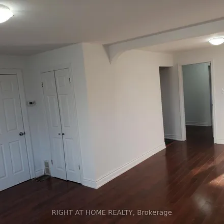 Image 3 - 608 Pharmacy Avenue, Toronto, ON M1L 3H1, Canada - Apartment for rent