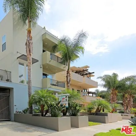 Rent this 3 bed townhouse on 11851 Laurelwood Drive in Los Angeles, CA 91604