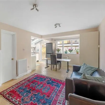 Image 3 - 68 Rylston Road, London, SW6 7HQ, United Kingdom - Apartment for sale