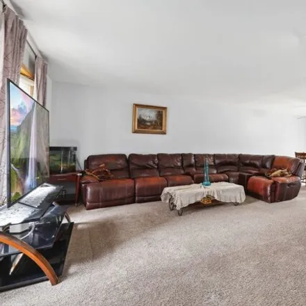 Image 5 - 10698 Green Valley Drive, Palos Hills, IL 60465, USA - House for sale