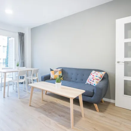 Rent this 4 bed apartment on Carrer d'Ausiàs Marc in 86, 08013 Barcelona