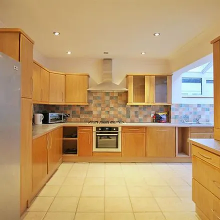 Rent this 5 bed apartment on Alderton Crescent in London, NW4 3XU