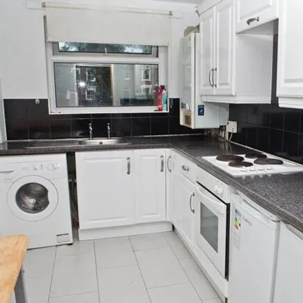 Image 5 - Winterfold, Smith Street, London, KT5 8QT, United Kingdom - Townhouse for rent