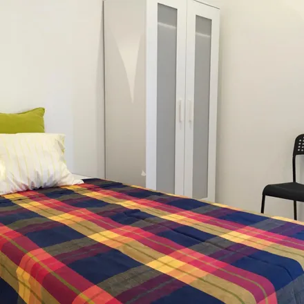 Rent this 3 bed room on Nara Reis in Rua da Boa Hora, 4050-099 Porto