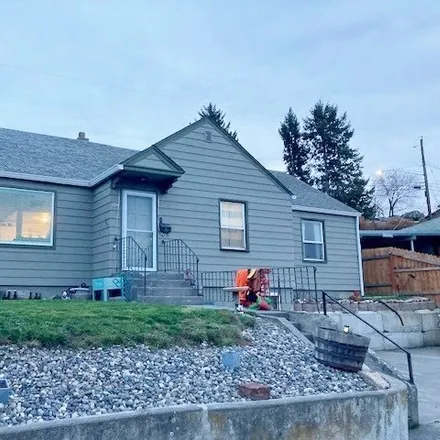 Buy this 3 bed house on 1441 Southwest Hailey Avenue in Pendleton, OR 97801
