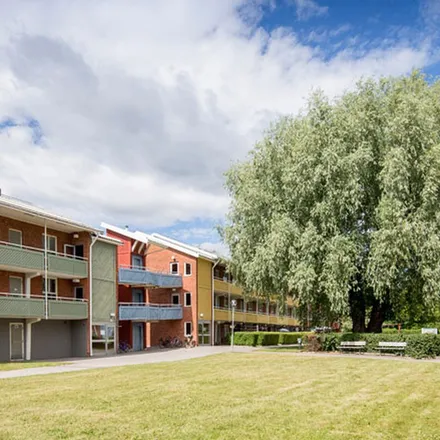 Rent this 3 bed apartment on Skälängsgatan 10 in 722 27 Västerås, Sweden