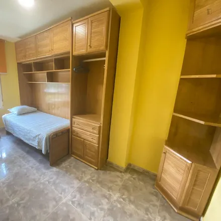Rent this 5 bed room on Madrid in Calle de Membézar, 28053 Madrid