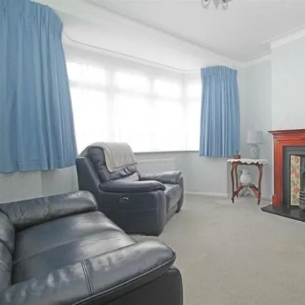 Image 3 - Hillside Crescent, Cheshunt, EN8 8PL, United Kingdom - House for sale