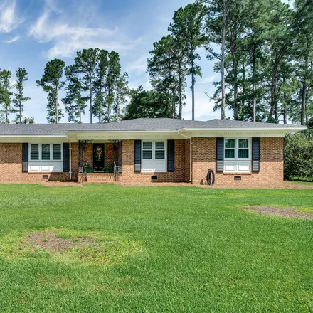 Buy this 4 bed house on 405 East Westbrook Street in Wallace, Duplin County