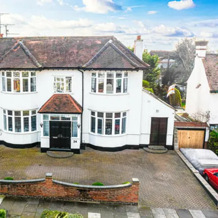 Buy this 6 bed house on First Avenue in Southend-on-Sea, SS0 8FP