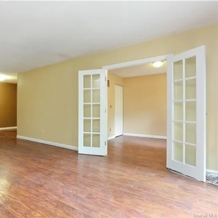 Image 4 - 555 Central Park Avenue, Village of Scarsdale, NY 10583, USA - Condo for rent