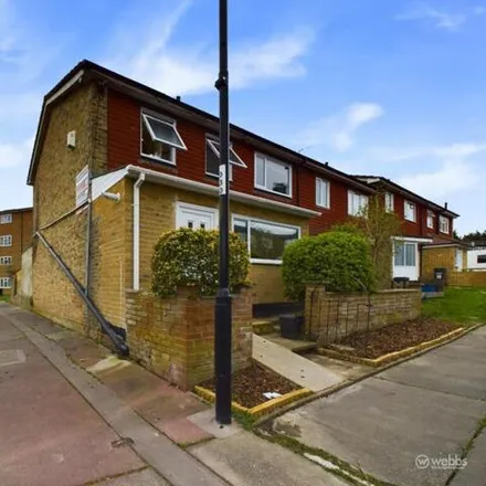 Buy this 6 bed house on The Lindens in London, CR0 9EL