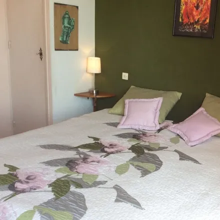 Rent this 2 bed apartment on Avenue du Comte de Provence in 83380 Roquebrune-sur-Argens, France
