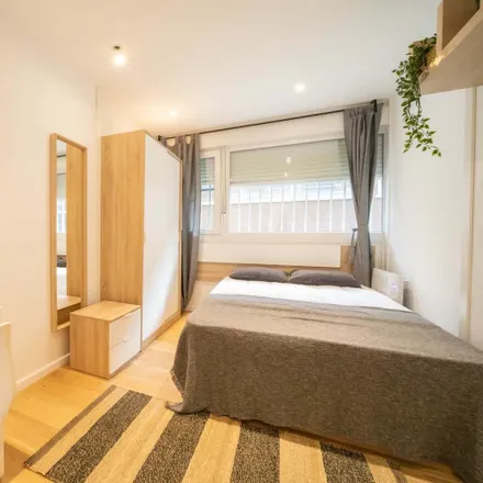 Rent this 7 bed room on Madrid in Calle de Guzmán el Bueno, 70