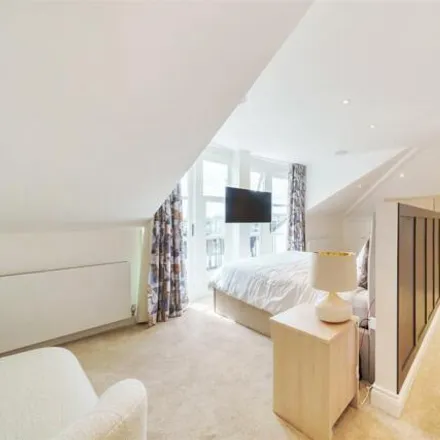 Image 5 - 5 Belsize Park Gardens, London, NW3 4LB, United Kingdom - Apartment for sale