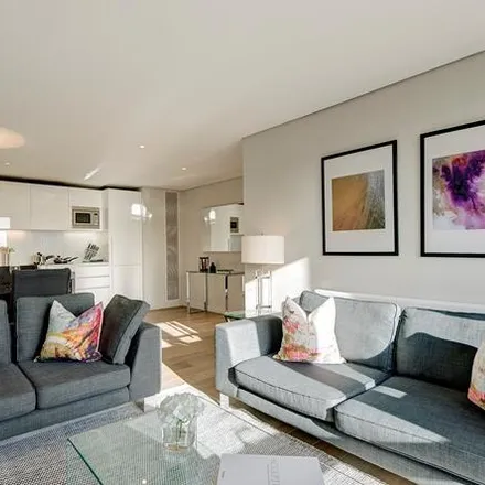 Rent this 3 bed apartment on 4 Merchant Square in London, W2 1AS