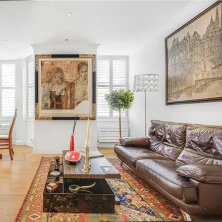 Buy this 2 bed apartment on Cecil Court in Londres, Great London