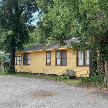 Buy this 2 bed house on 413 East Gadsden Street in Pensacola, FL 32501