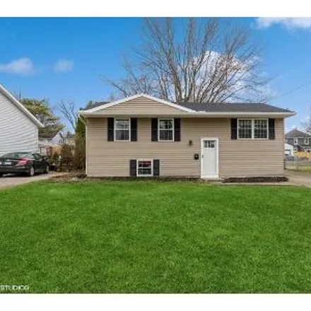 Buy this 3 bed house on 729 Catalina Avenue in Marion, OH 43302