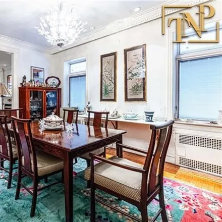 Image 5 - 2415 Avenue S, New York, NY 11229, USA - House for sale