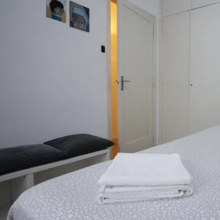 Rent this 3 bed room on Passatge de Maiol in 9, 08013 Barcelona
