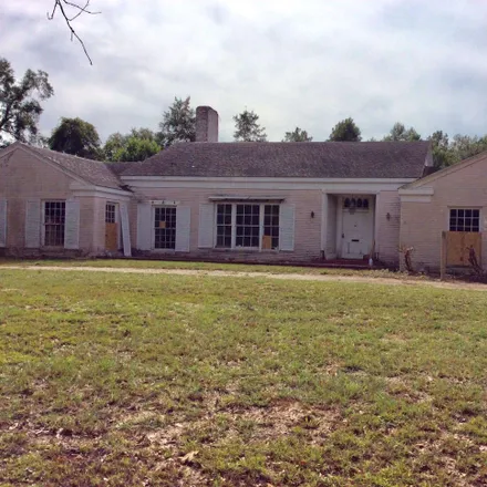 Buy this 3 bed house on 501 East Main Street in Kirbyville, Jasper County
