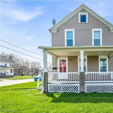 Rent this 3 bed house on 814 Brownell Avenue in Lorain, OH 44052